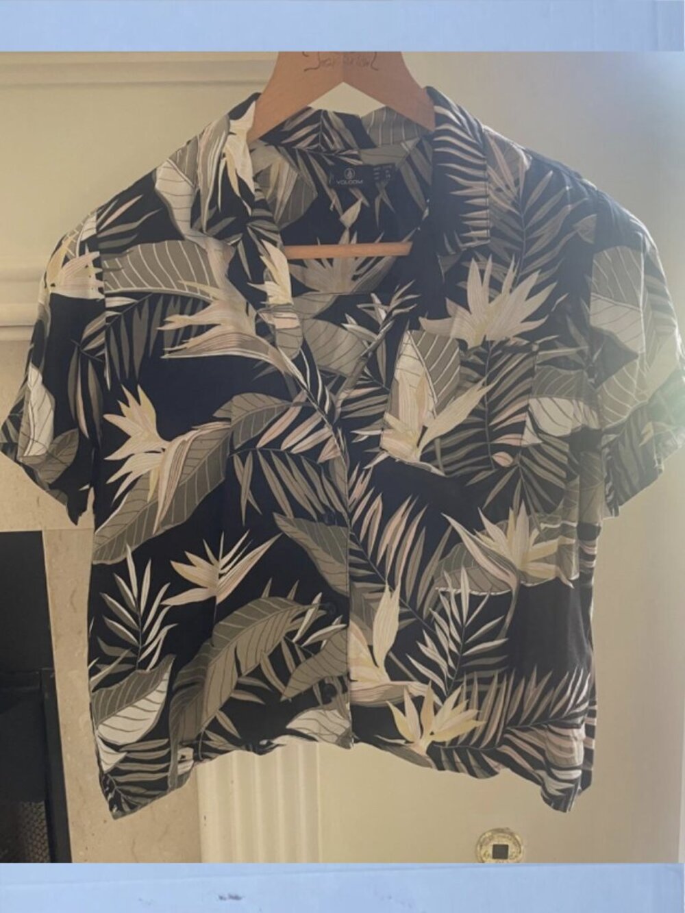 Volcom Women’s Shirt Large Plant Floral Botanical Print Short Sleeve